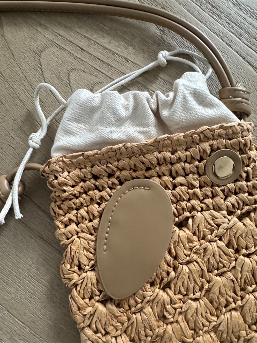 6/14 Woven Fish-Shaped Crossbody Bag in Natural Tan - Picture 4 of 6